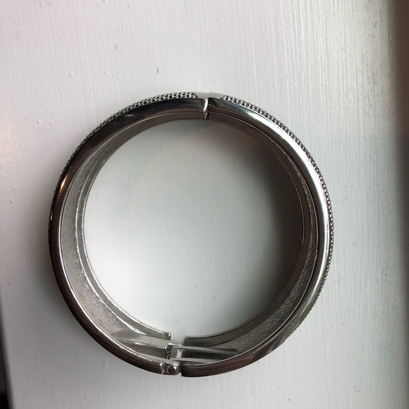 Silver Texture Bangle Clasp - Picture 3 of 4